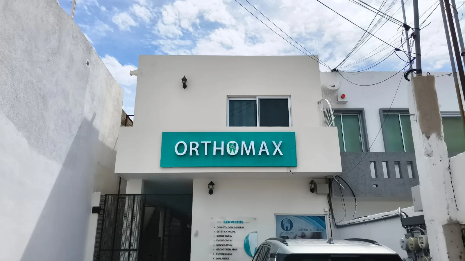 Fachada de Orthomax Centro Odontológico en La Paz